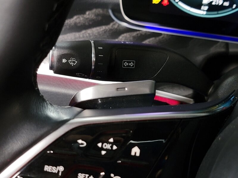 Mercedes-Benz 350 Vehicle Full-screen Gallery Image 45