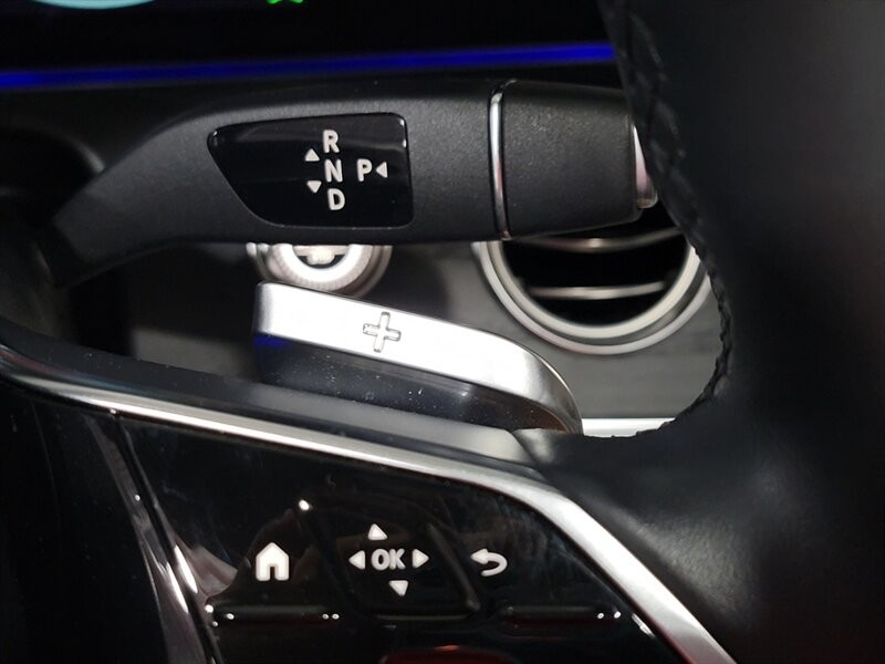 Mercedes-Benz 350 Vehicle Full-screen Gallery Image 46