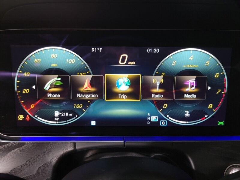 Mercedes-Benz 350 Vehicle Full-screen Gallery Image 49