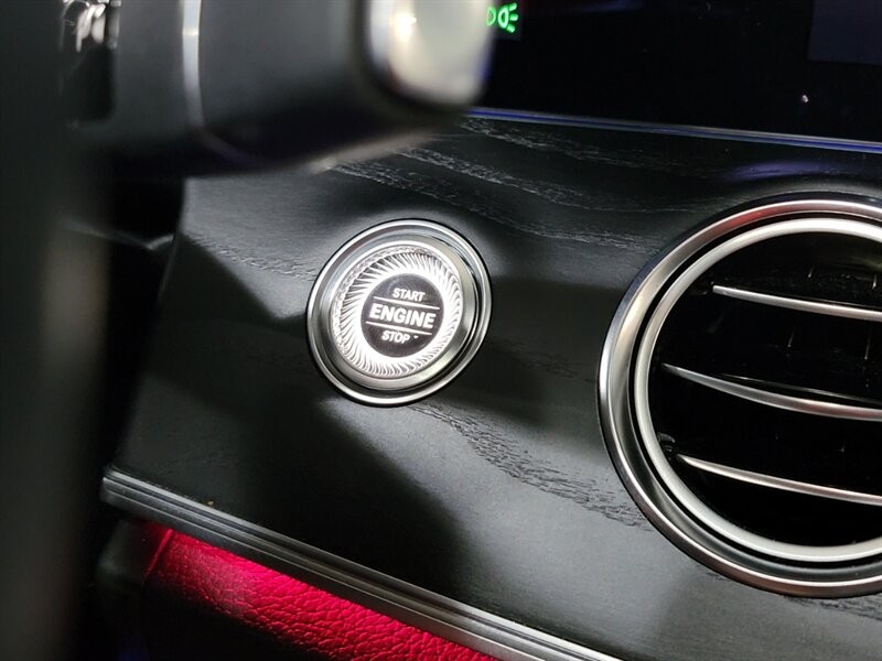 Mercedes-Benz 350 Vehicle Full-screen Gallery Image 50