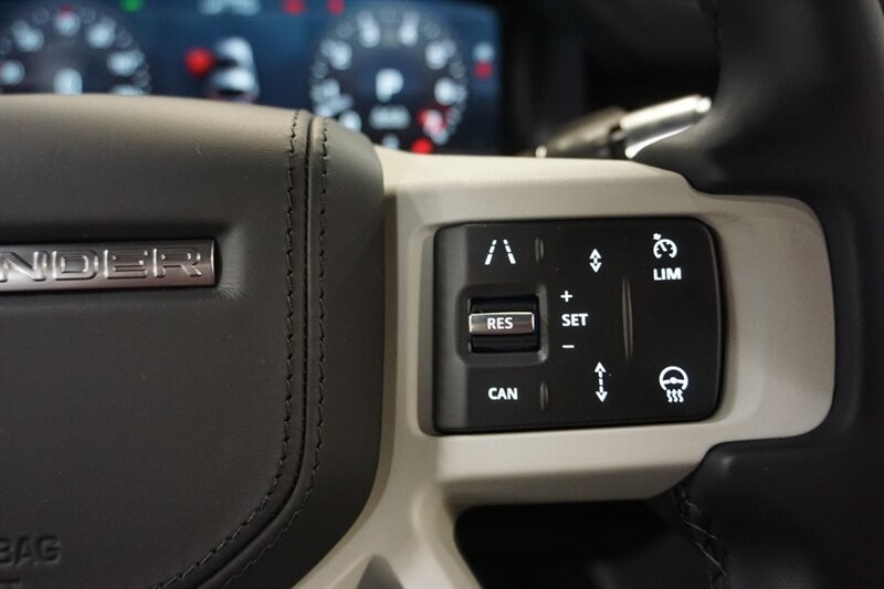 Land Rover Defender 90 X-Dynamic HSE Vehicle Full-screen Gallery Image 42