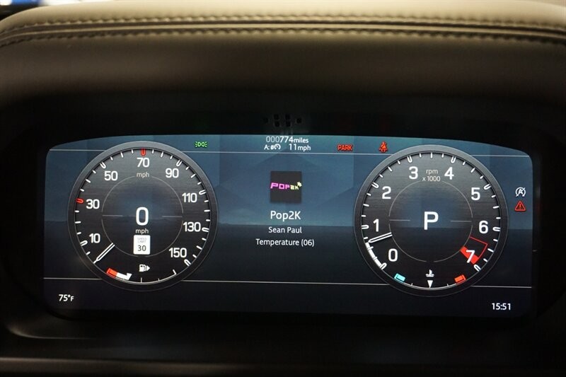 Land Rover Defender 90 X-Dynamic HSE Vehicle Full-screen Gallery Image 45