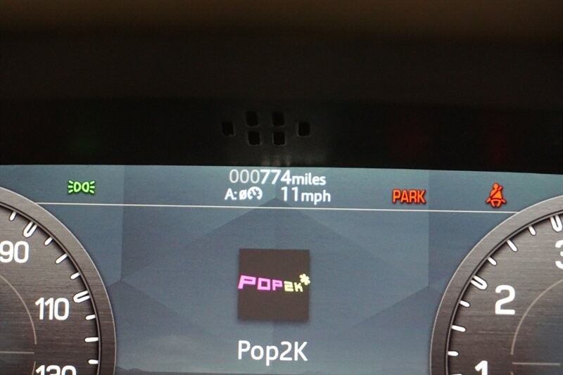 Land Rover Defender 90 X-Dynamic HSE Vehicle Full-screen Gallery Image 46