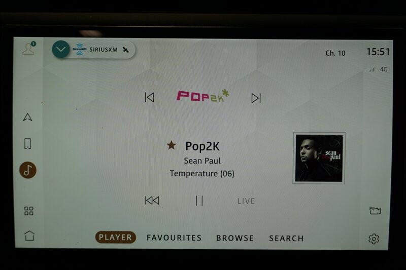 Land Rover Defender 90 X-Dynamic HSE Vehicle Full-screen Gallery Image 48