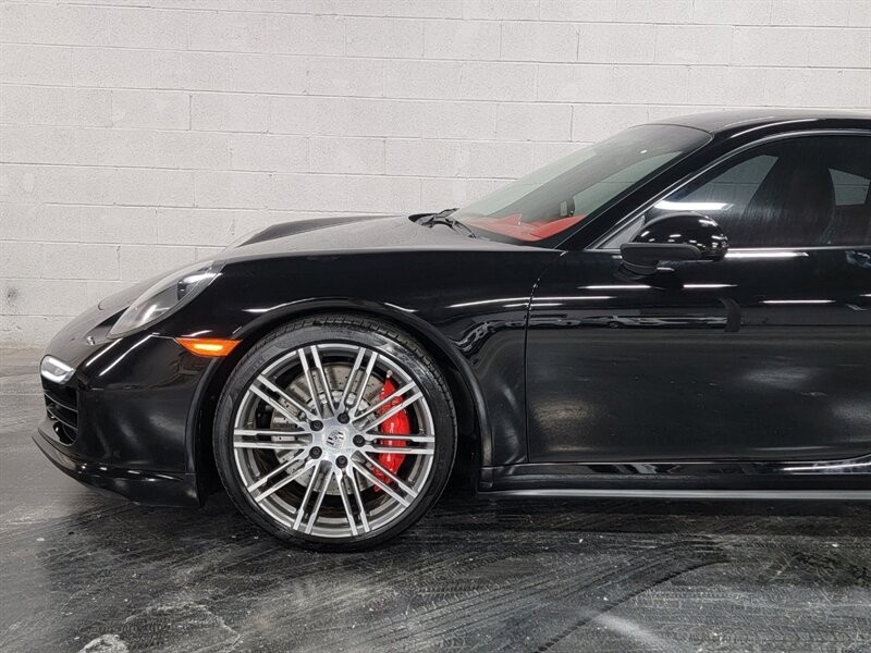 Porsche 911 Turbo Vehicle Full-screen Gallery Image 03