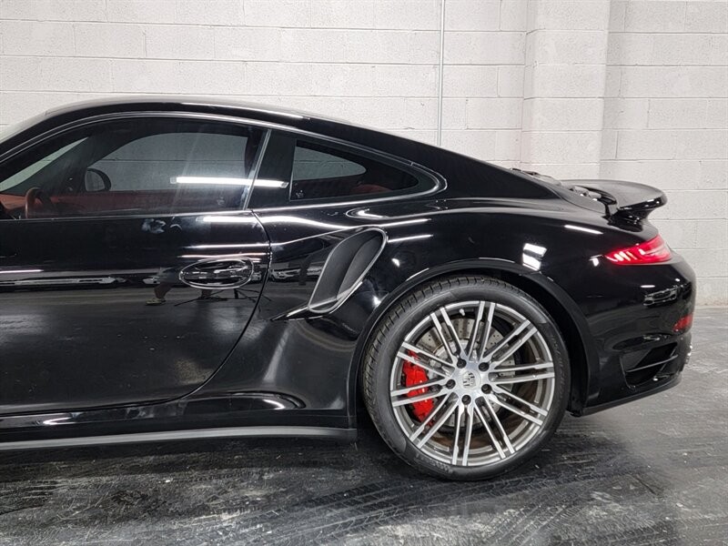 Porsche 911 Turbo Vehicle Full-screen Gallery Image 04