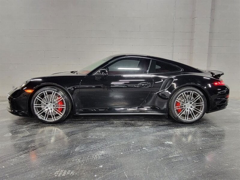 Porsche 911 Turbo Vehicle Full-screen Gallery Image 05