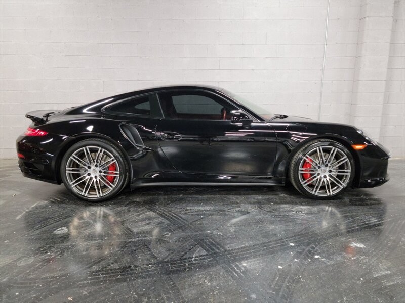 Porsche 911 Turbo Vehicle Full-screen Gallery Image 14