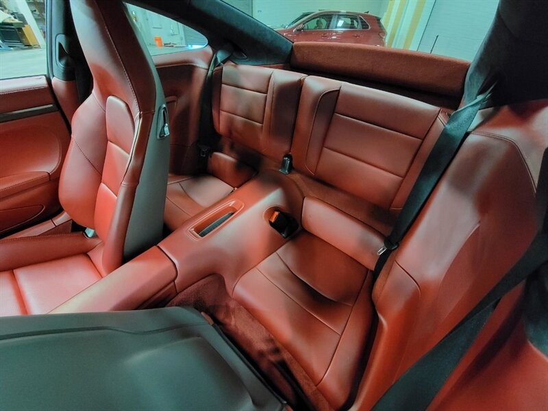 Porsche 911 Turbo Vehicle Full-screen Gallery Image 22