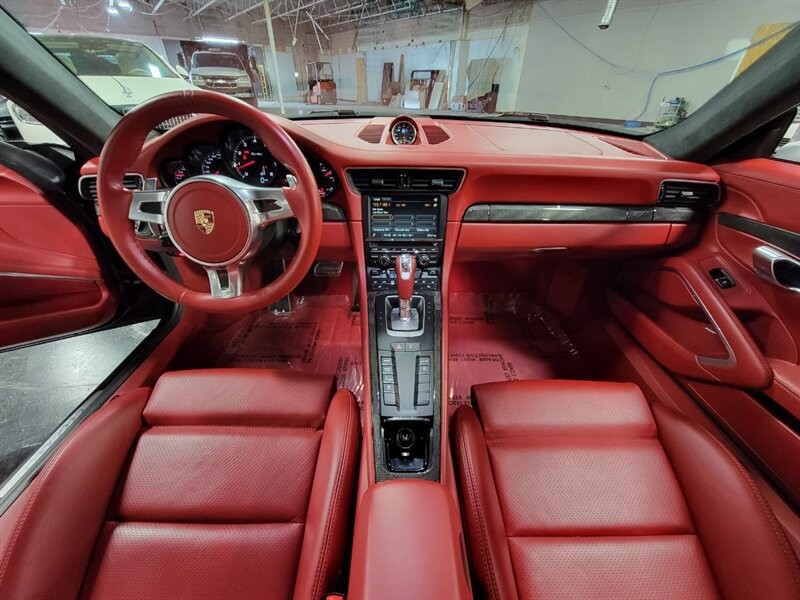 Porsche 911 Turbo Vehicle Full-screen Gallery Image 30