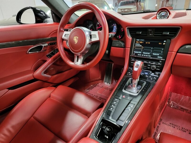 Porsche 911 Turbo Vehicle Full-screen Gallery Image 32