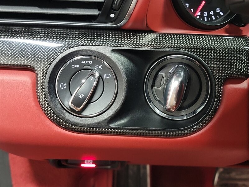 Porsche 911 Turbo Vehicle Full-screen Gallery Image 33