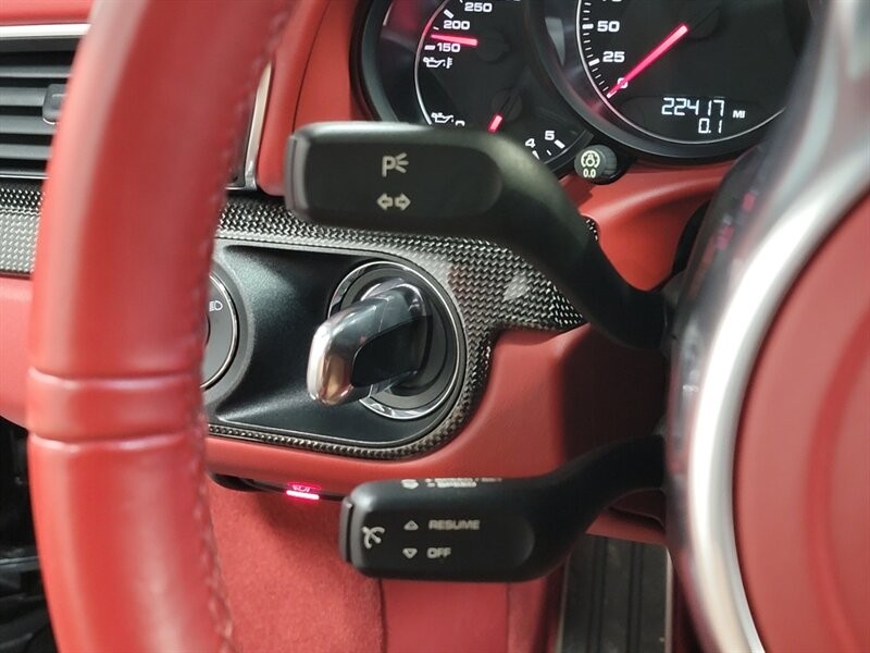 Porsche 911 Turbo Vehicle Full-screen Gallery Image 34