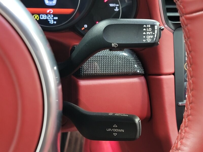 Porsche 911 Turbo Vehicle Full-screen Gallery Image 35