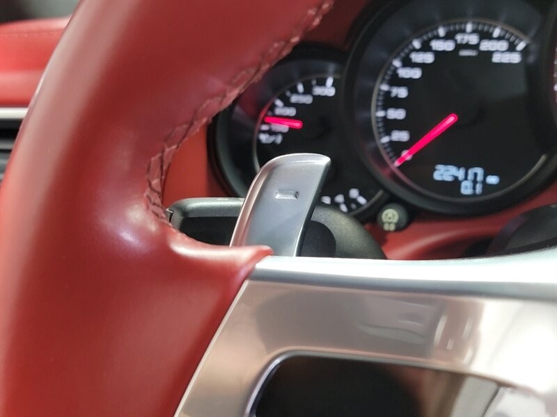 Porsche 911 Turbo Vehicle Full-screen Gallery Image 36