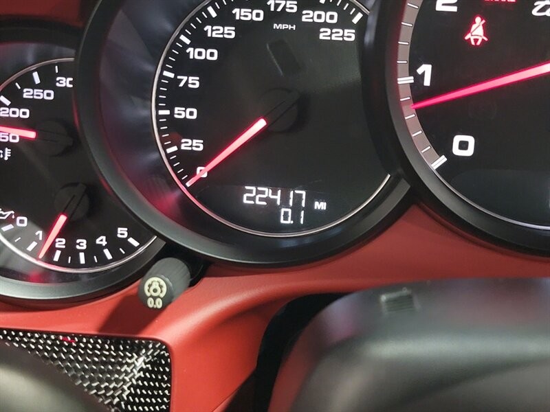 Porsche 911 Turbo Vehicle Full-screen Gallery Image 39