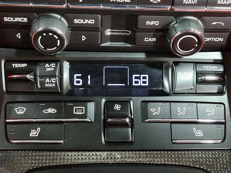 Porsche 911 Turbo Vehicle Full-screen Gallery Image 46