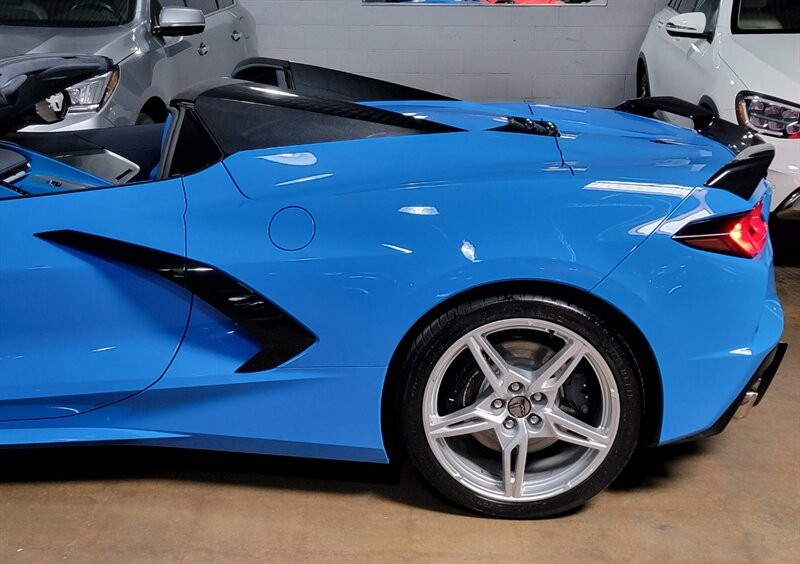 Chevrolet CORVETTE Stingray 3LT Vehicle Full-screen Gallery Image 05