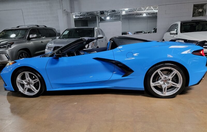 Chevrolet CORVETTE Stingray 3LT Vehicle Full-screen Gallery Image 06