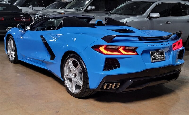 Chevrolet CORVETTE Stingray 3LT Vehicle Full-screen Gallery Image 07