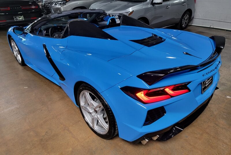 Chevrolet CORVETTE Stingray 3LT Vehicle Full-screen Gallery Image 08