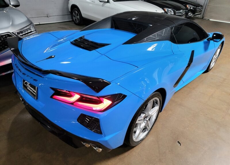 Chevrolet CORVETTE Stingray 3LT Vehicle Full-screen Gallery Image 09