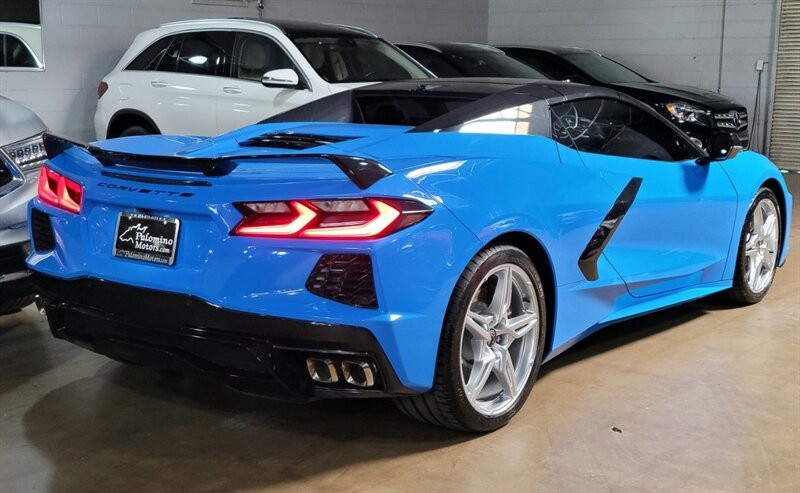 Chevrolet CORVETTE Stingray 3LT Vehicle Full-screen Gallery Image 10