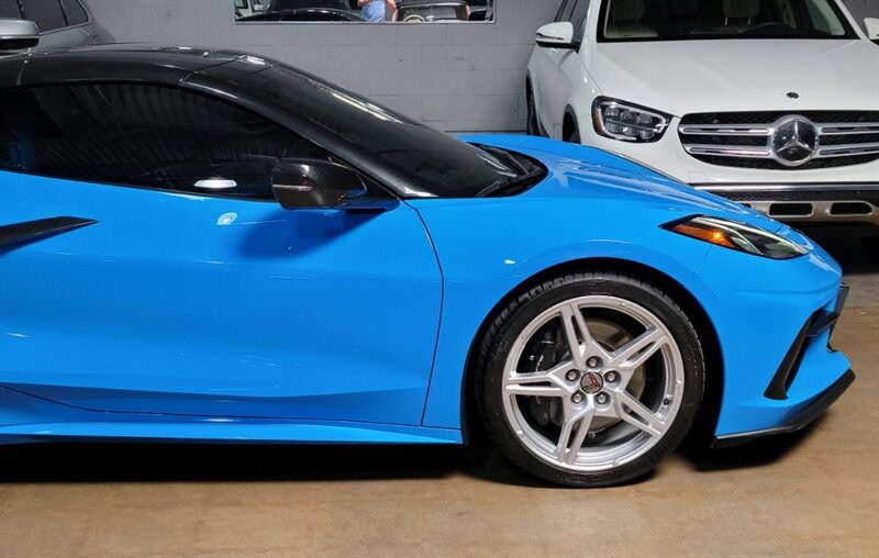 Chevrolet CORVETTE Stingray 3LT Vehicle Full-screen Gallery Image 12