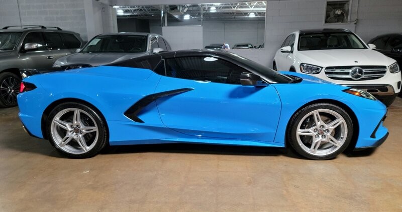 Chevrolet CORVETTE Stingray 3LT Vehicle Full-screen Gallery Image 13