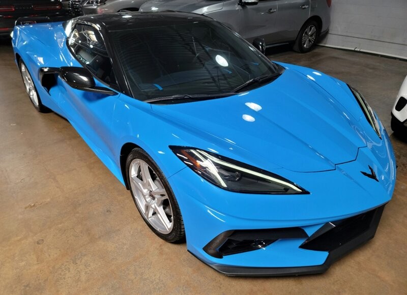 Chevrolet CORVETTE Stingray 3LT Vehicle Full-screen Gallery Image 15