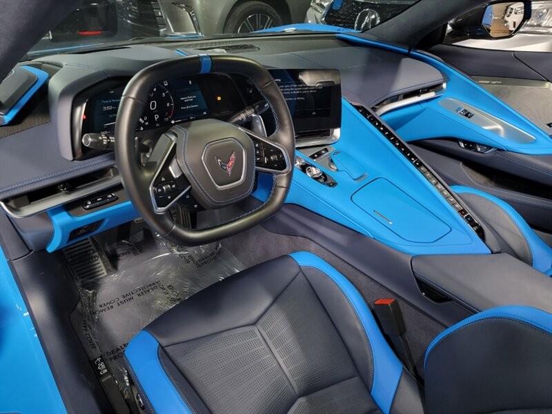 Chevrolet CORVETTE Stingray 3LT Vehicle Full-screen Gallery Image 20