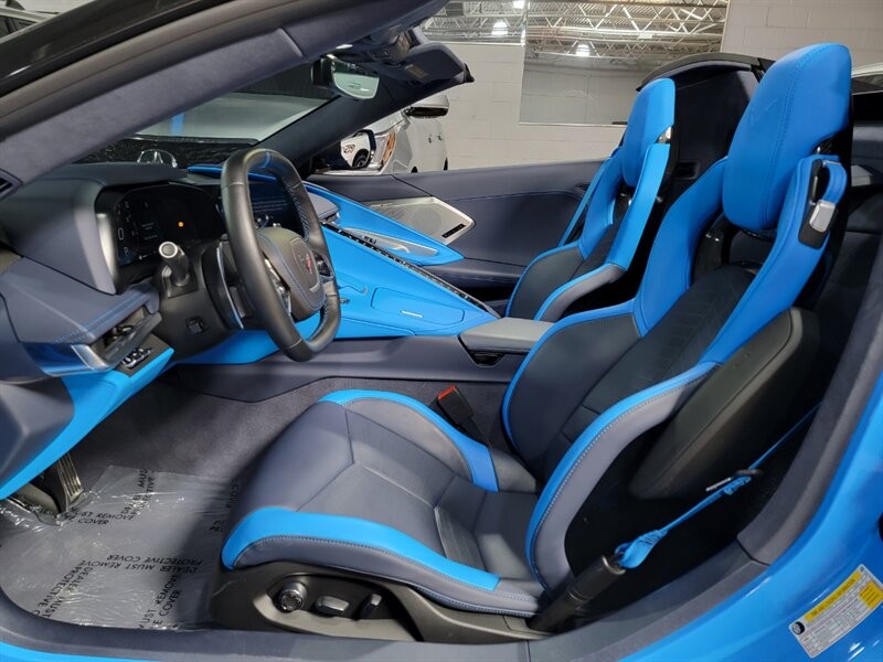 Chevrolet CORVETTE Stingray 3LT Vehicle Full-screen Gallery Image 22