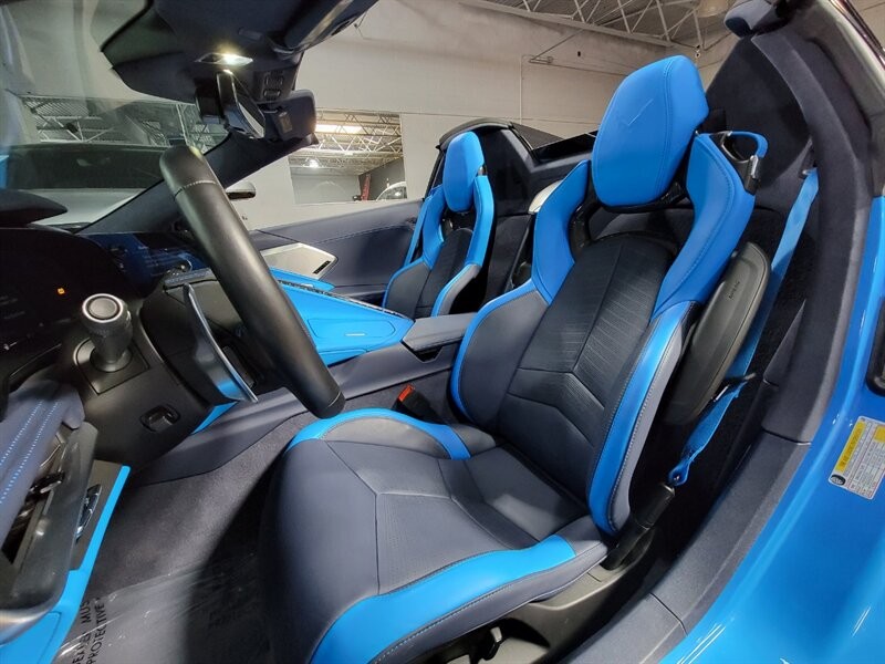 Chevrolet CORVETTE Stingray 3LT Vehicle Full-screen Gallery Image 23