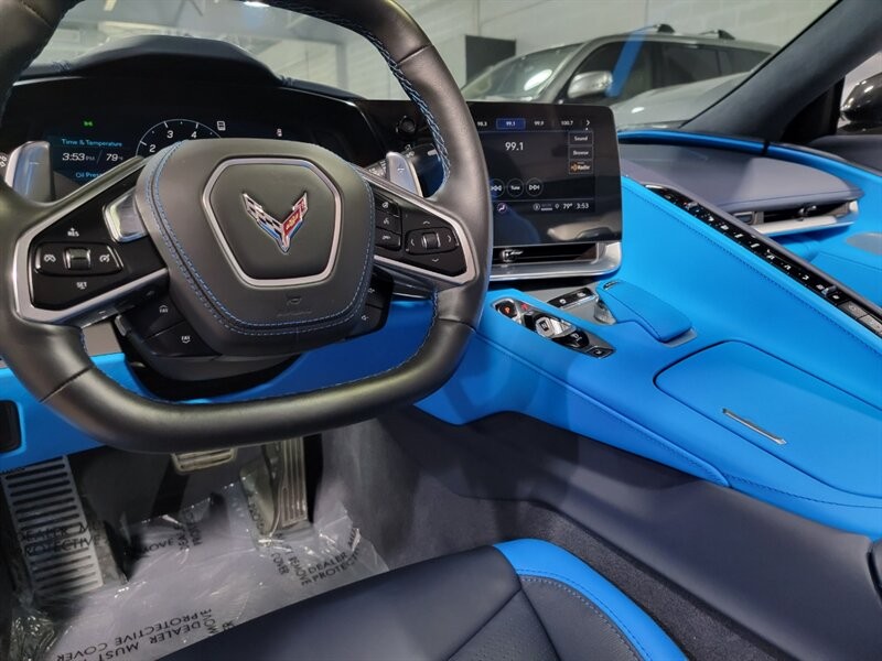 Chevrolet CORVETTE Stingray 3LT Vehicle Full-screen Gallery Image 24