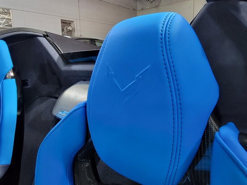 Chevrolet CORVETTE Stingray 3LT Vehicle Full-screen Gallery Image 26