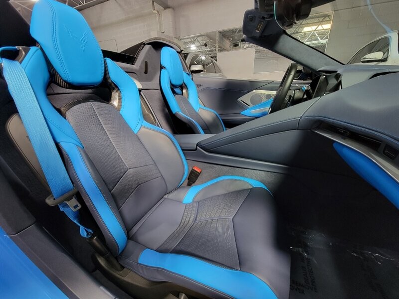 Chevrolet CORVETTE Stingray 3LT Vehicle Full-screen Gallery Image 32