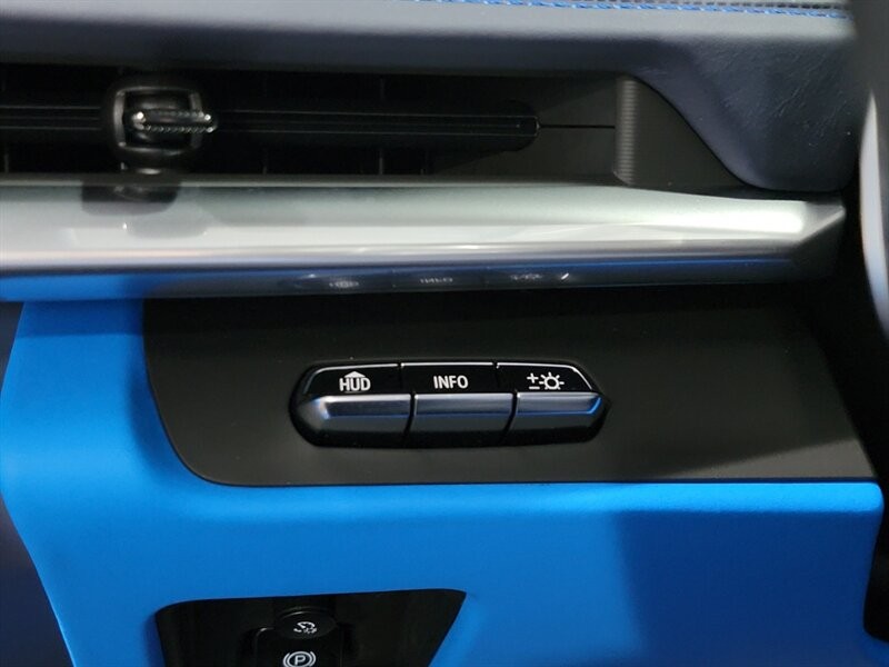 Chevrolet CORVETTE Stingray 3LT Vehicle Full-screen Gallery Image 34