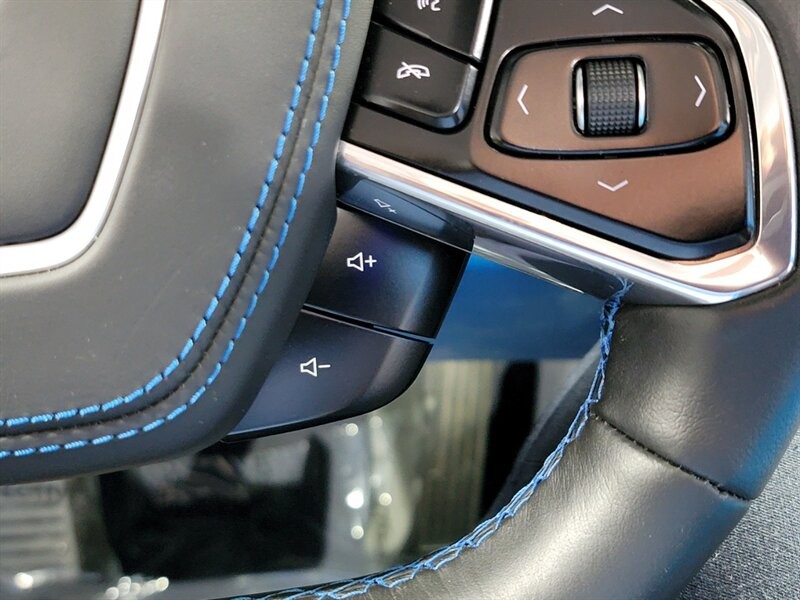 Chevrolet CORVETTE Stingray 3LT Vehicle Full-screen Gallery Image 38