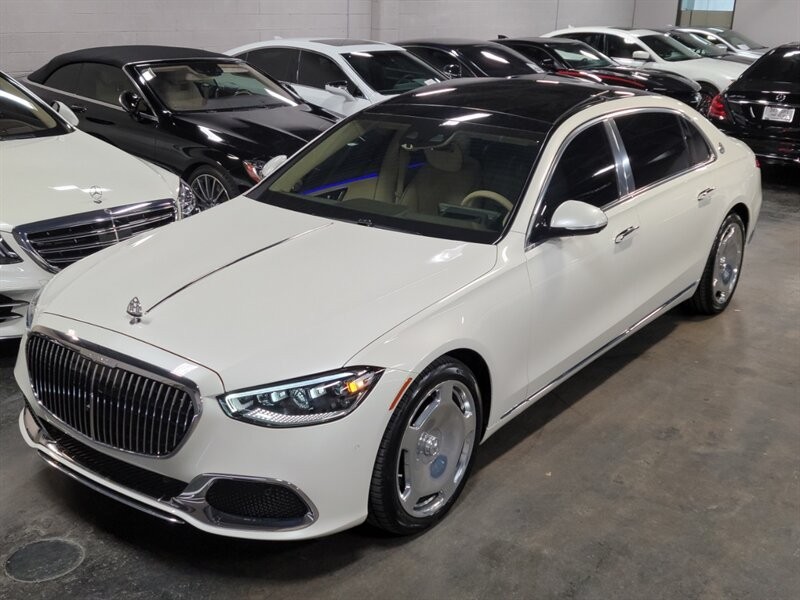 Mercedes-Benz Maybach S580 4Matic Vehicle Full-screen Gallery Image 03