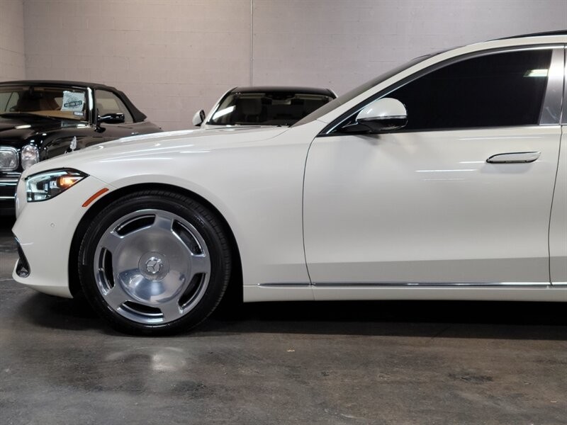 Mercedes-Benz Maybach S580 4Matic Vehicle Full-screen Gallery Image 04
