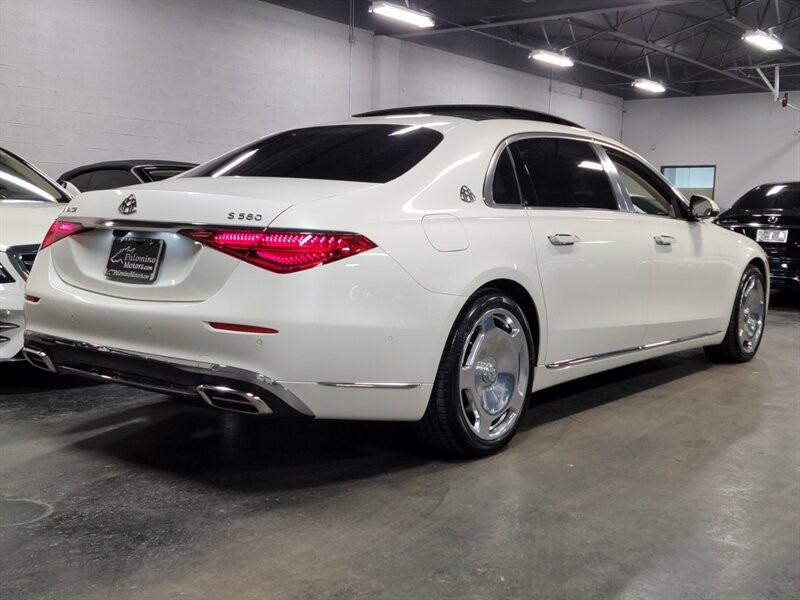 Mercedes-Benz Maybach S580 4Matic Vehicle Full-screen Gallery Image 11
