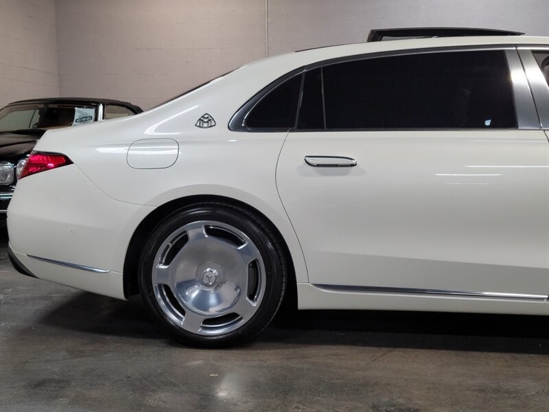 Mercedes-Benz Maybach S580 4Matic Vehicle Full-screen Gallery Image 13