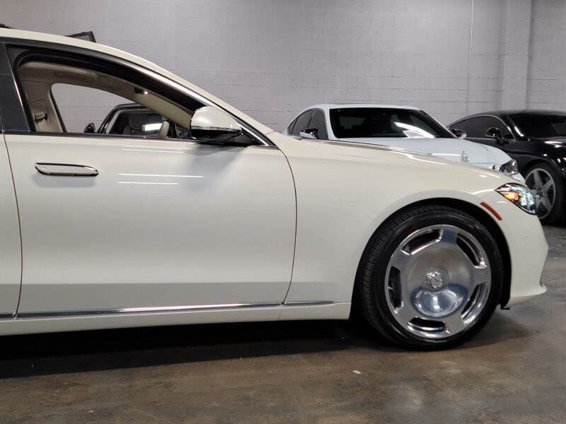 Mercedes-Benz Maybach S580 4Matic Vehicle Full-screen Gallery Image 14