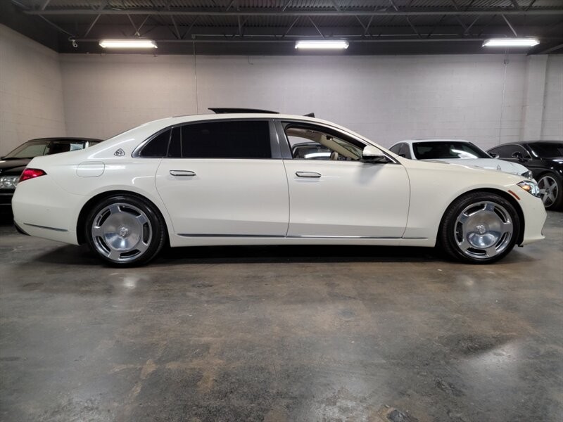 Mercedes-Benz Maybach S580 4Matic Vehicle Full-screen Gallery Image 15