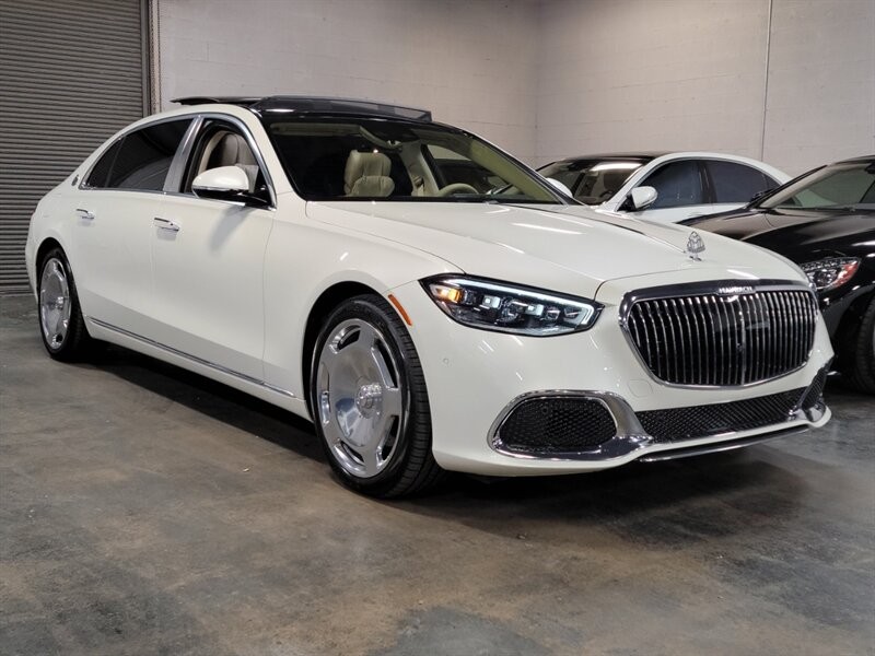Mercedes-Benz Maybach S580 4Matic Vehicle Full-screen Gallery Image 17