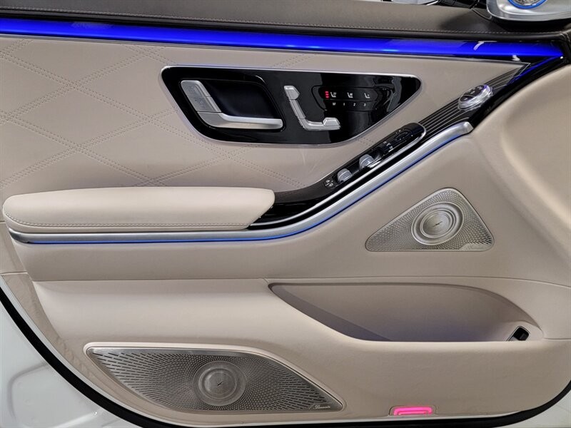 Mercedes-Benz Maybach S580 4Matic Vehicle Full-screen Gallery Image 20