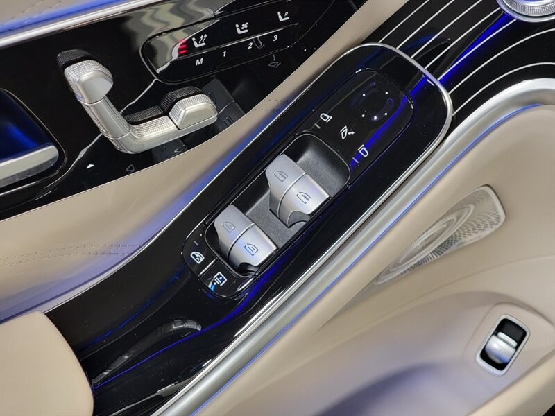 Mercedes-Benz Maybach S580 4Matic Vehicle Full-screen Gallery Image 21