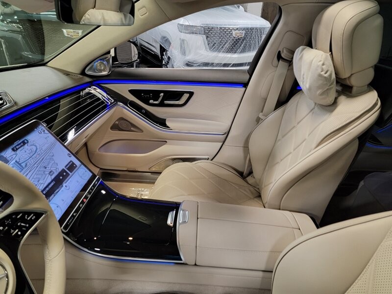 Mercedes-Benz Maybach S580 4Matic Vehicle Full-screen Gallery Image 24