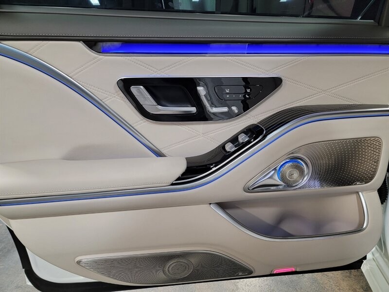 Mercedes-Benz Maybach S580 4Matic Vehicle Full-screen Gallery Image 27