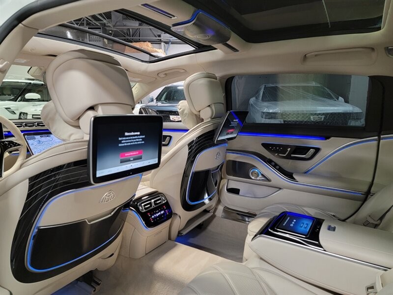 Mercedes-Benz Maybach S580 4Matic Vehicle Full-screen Gallery Image 30